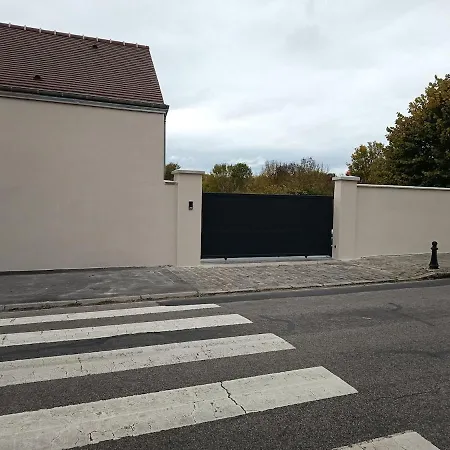 A Setting 15 Min From And 40 Min From Paris *