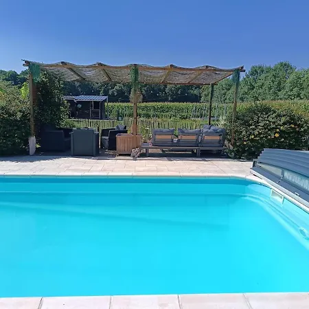 A Setting 15 Min From And 40 Min From Paris