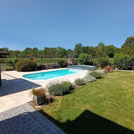 A Setting 15 Min From And 40 Min From Paris