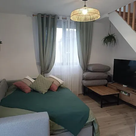 A Setting 15 Min From And 40 Min From Paris